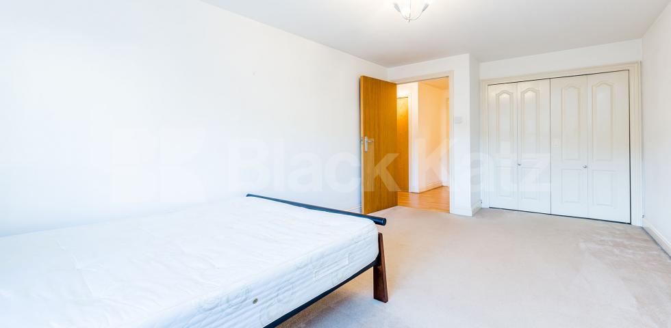 Modern spacious one bed within popular development  Tollington Way, Holloway